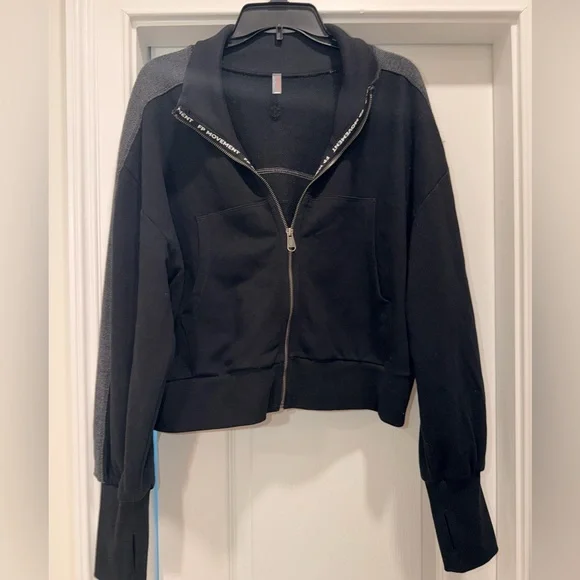 Free People Cropped Zip Up lounge jacket- black and white with collar- great con - Picture 1 of 9